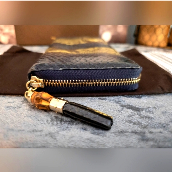 Rare Gucci Blue and Yellow Python Bamboo Tassel Zippy Wallet - Picture 4 of 11